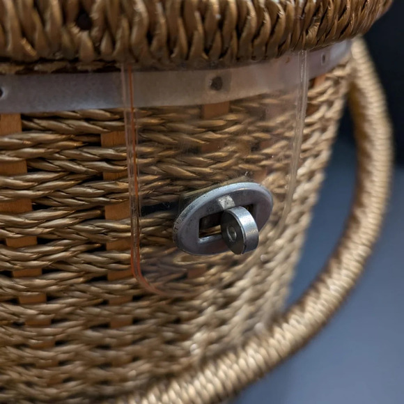 Vintage Woven Round Sewing Basket with floral Lid/Interior. - Picture 4 of 7